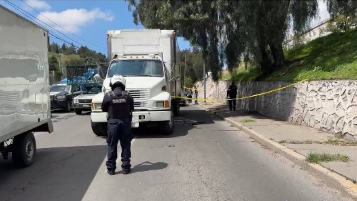 El hombre se encontraba descansando sobre el camellón, al darse cuenta que un auto se retiraba, corrió sin precaución para cobrar la propina. Especial
