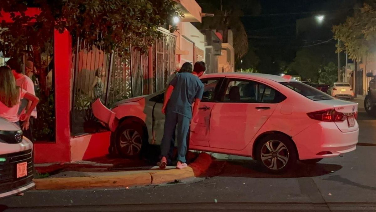 El percance se registró en el cruce de las calles Puerto Guaymas y Puerto Vallarta | Édgar Plata