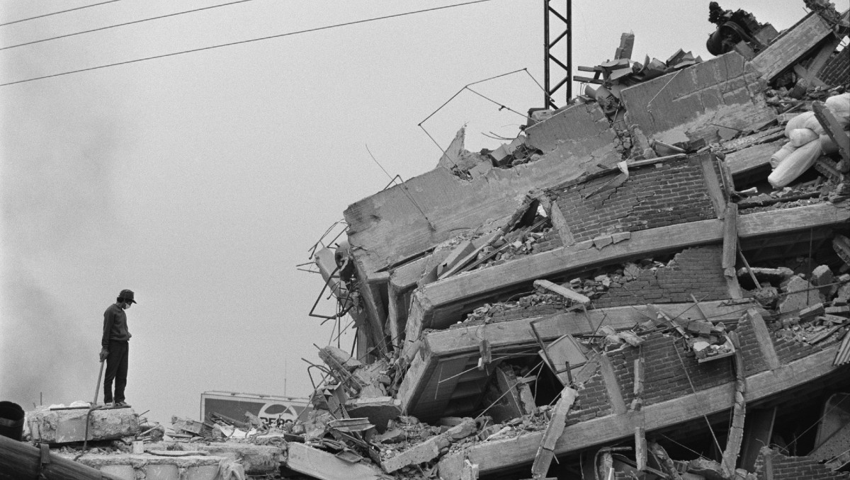 Secuelas del terremoto en Ciudad de México, 26 de septiembre de 1985. John Downing/Getty Images.