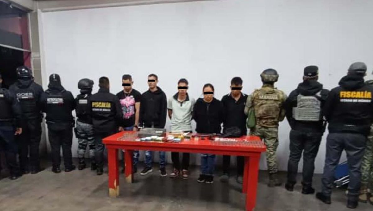 Los sospechoso fueron vistos mientras intercambiaban bolsas con presunta droga. Foto: (Especial)