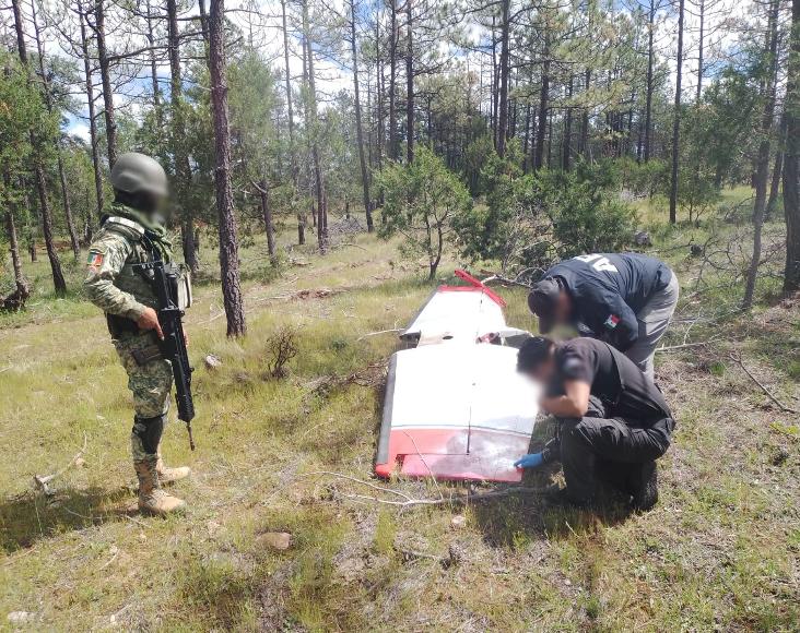 Parte de avioneta asegurada en operativo en Guachochi, Chihuahua | Especial