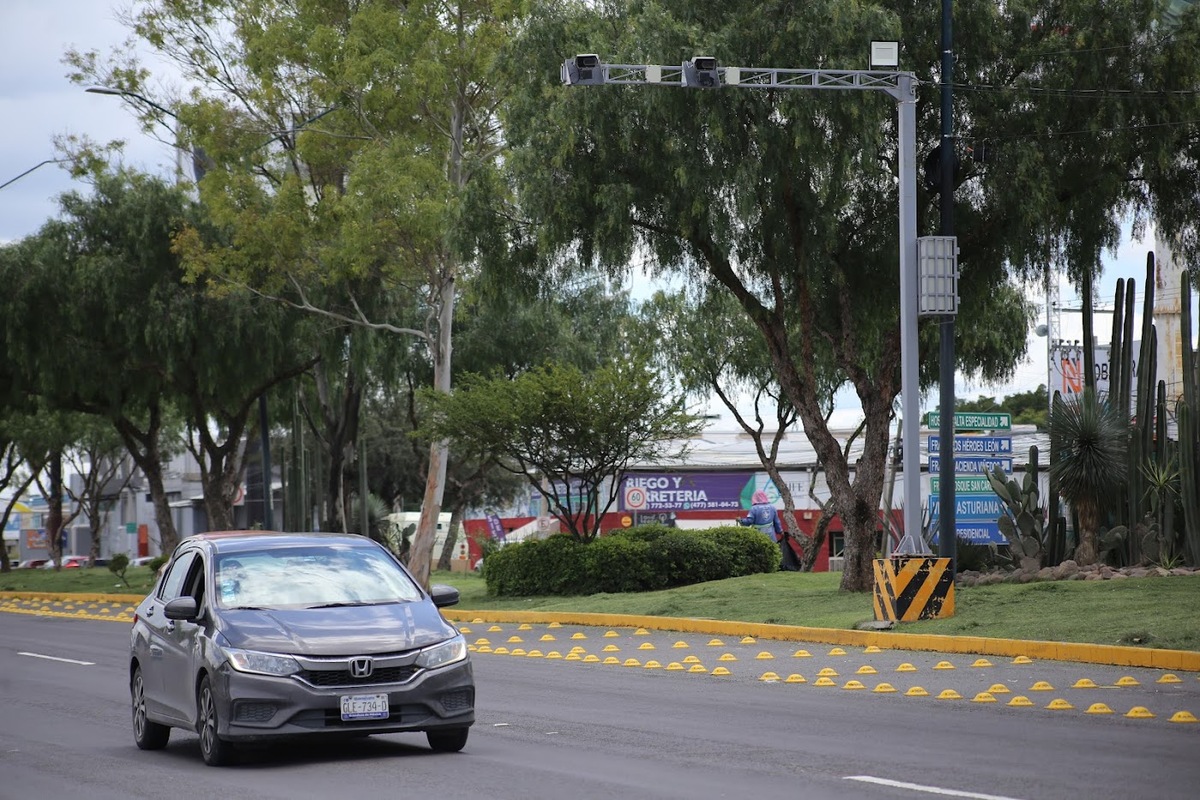 El adulto mayor acabó la secundaria gracias a una multa de tránsito | Juan Carlos Romero