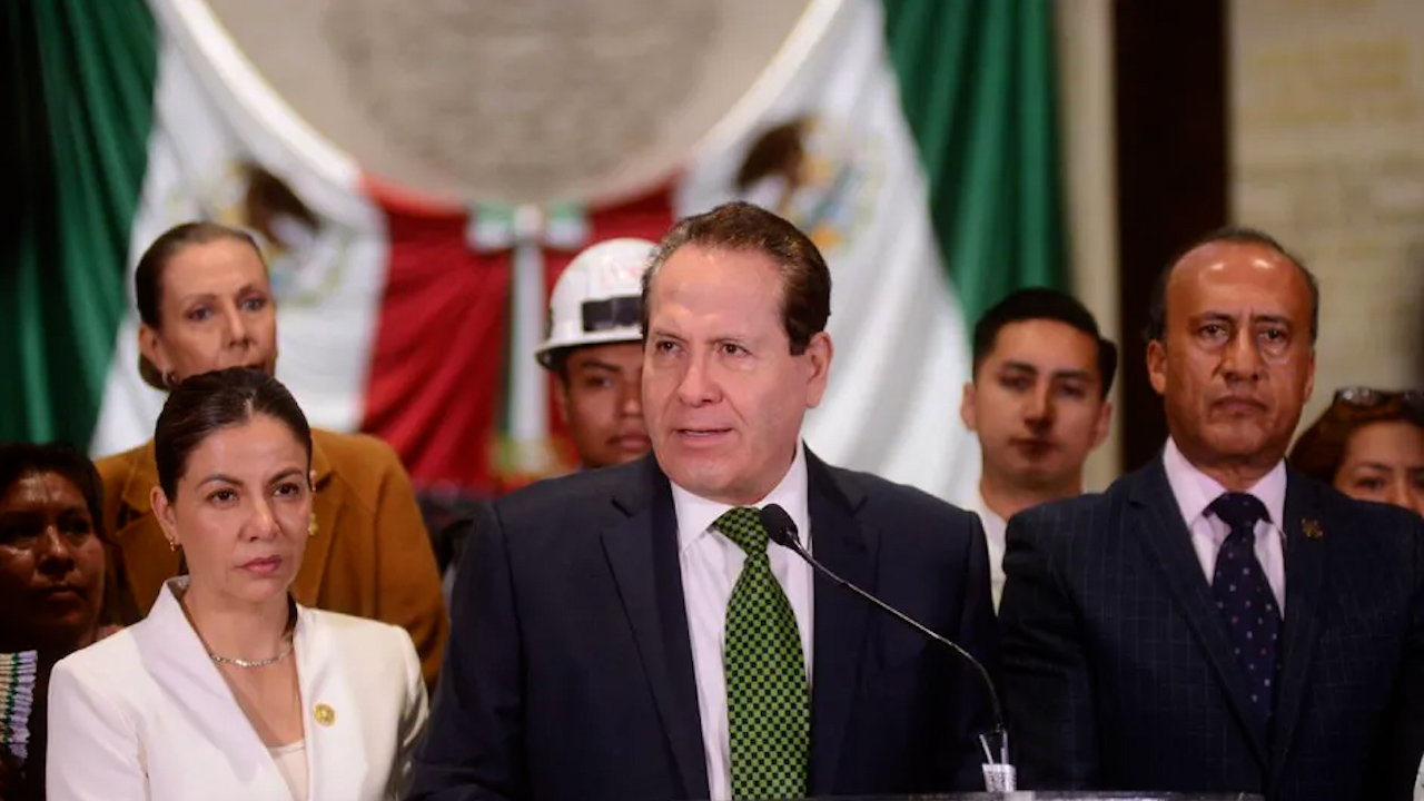 Eruviel Ávila invito a la la Concamin para regular el uso IA para en México