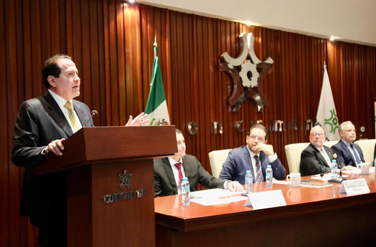 Eruviel Ávila en sesión con Concamin sobre Inteligencia Artificial | Especial