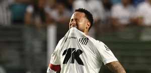 Neymar Jr. abandonó el entrenamiento del Santos de Brasil por una molestia en el muslo, y se perderá el Clásico ante Sao Paulo