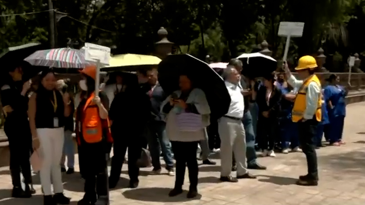 Simulacro en Tlatelolco: SRE y guardería participan con evacuación de inmueble