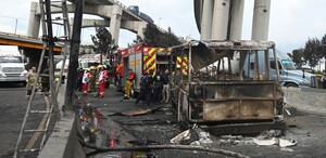 Todavía se investiga el motivo de la explosión de la pipa. | AFP