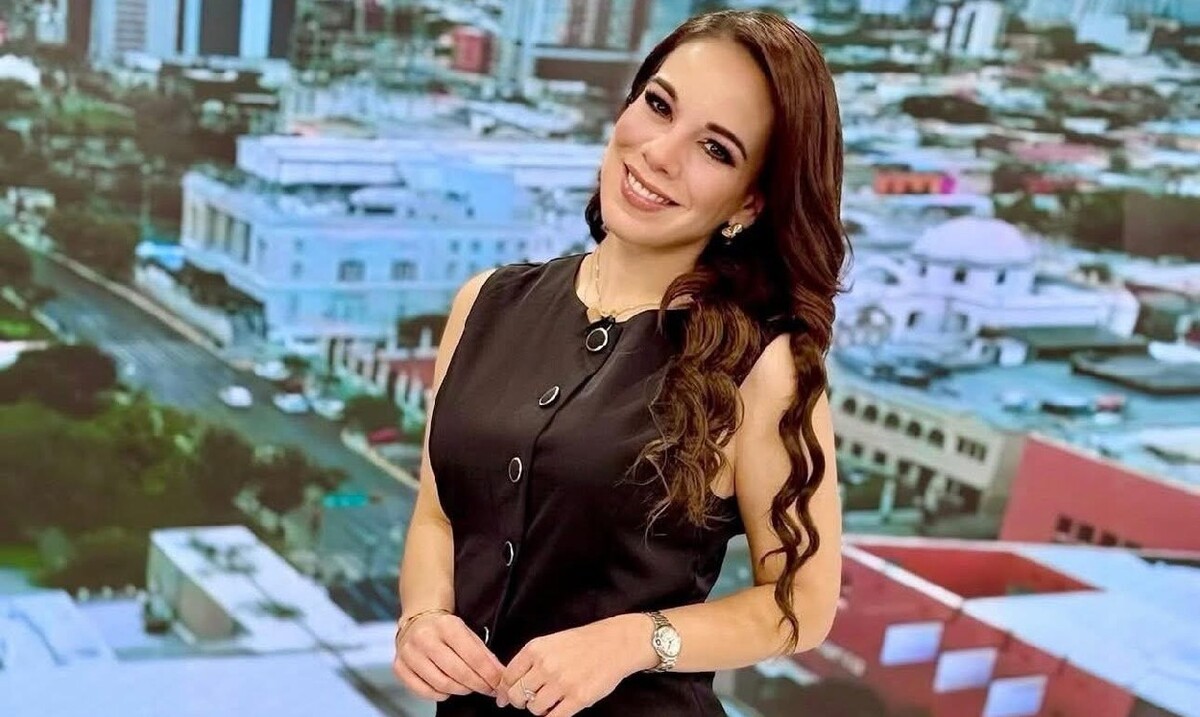 Débora Estrella, conductora de MULTIMEDIOS.