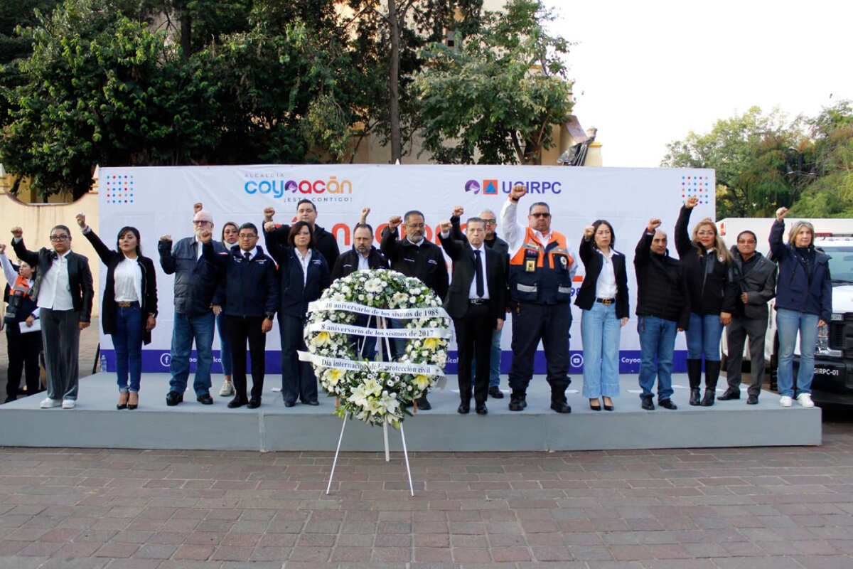 Giovani  Gutiérrez Aguilar encabezó la ceremonia cívica en el centro de Coyoacán