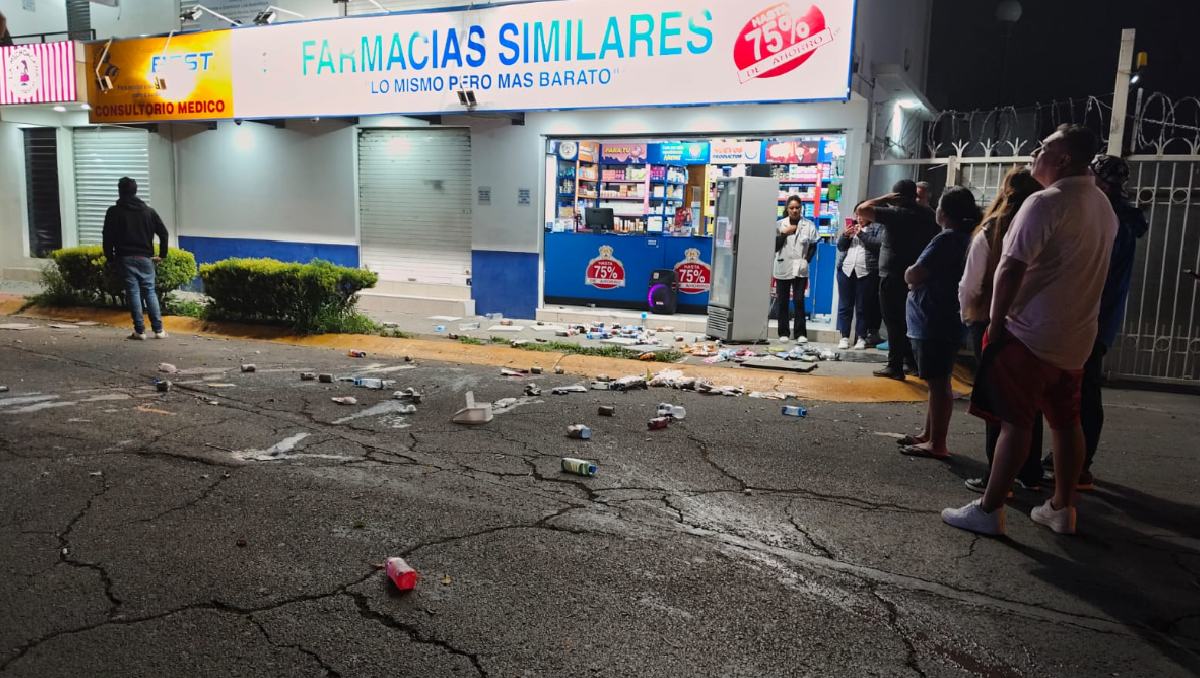 Un hombre provocó daños al interior de una Farmacia Similares en avenida Simón Bolívar, Ecatepec.