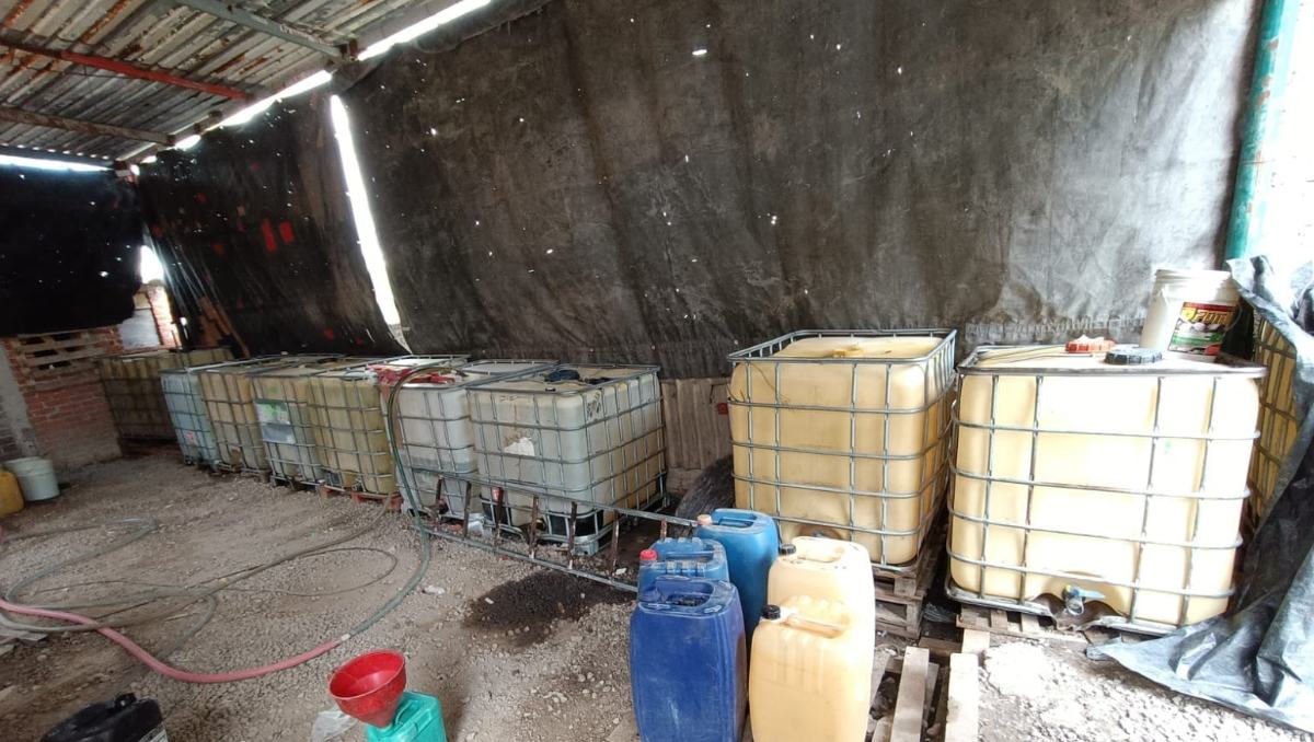 Policía, Guardia Nacional y Ejército aseguran predio en Coyotepec usado para almacenar gasolina ilegal. Especial