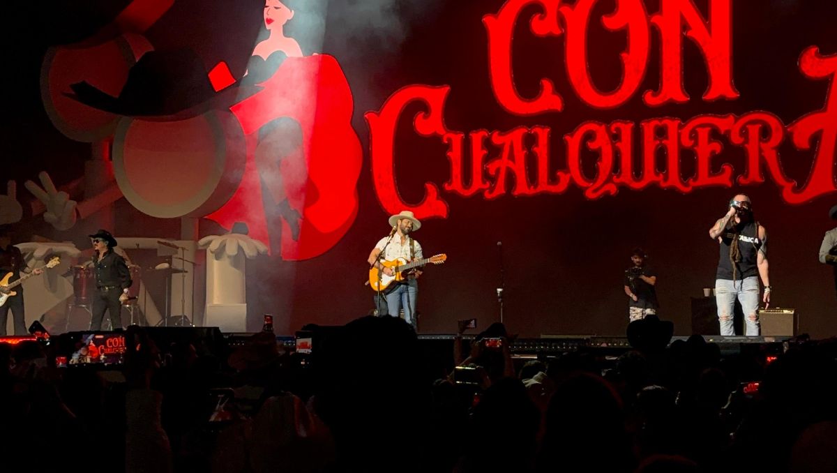 Fue en punto de las 21:58 hrs cuando el dio inicio a su concierto. | Foto: Tadeo Gómez