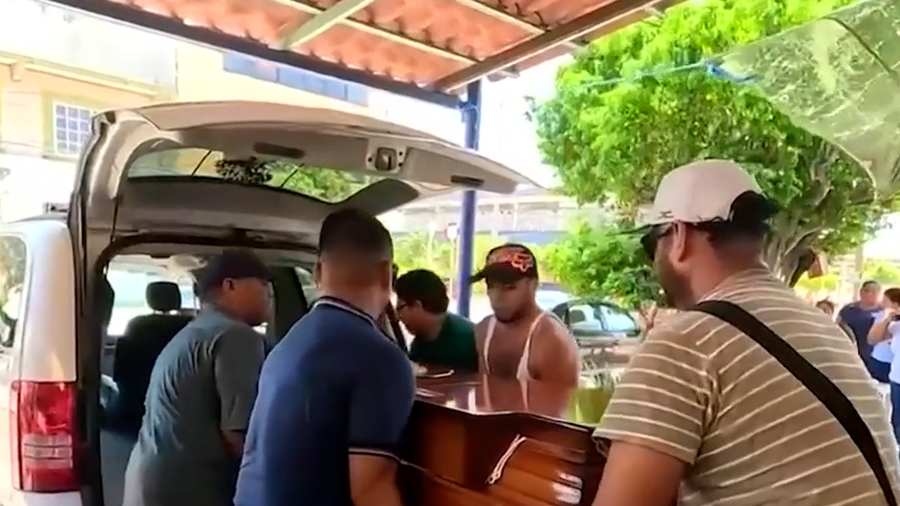 Suspenden a policías de Oaxaca tras muerte de una mujer