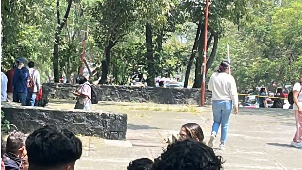 Acordonan área de estacionamiento en CCH Sur por ataque de estudiantes. Foto: (Especial)