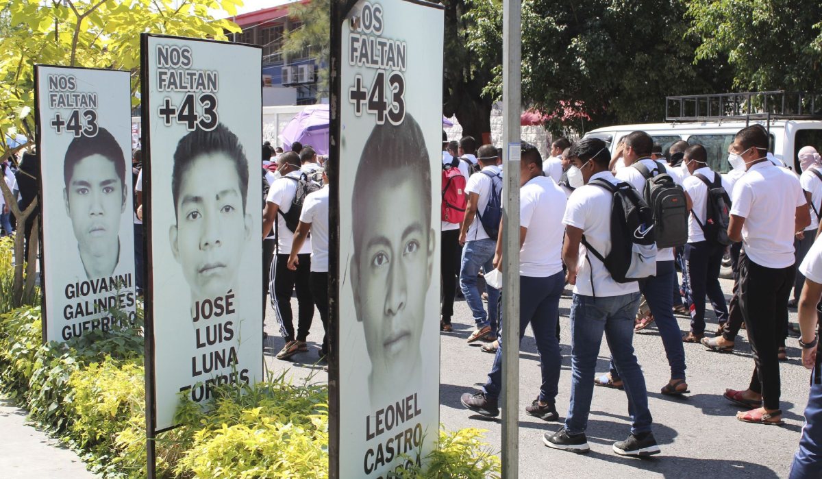 Imagen de una protesta por la desaparición de los normalistas de Ayotzinapa en CdMx | Cuartoscuro