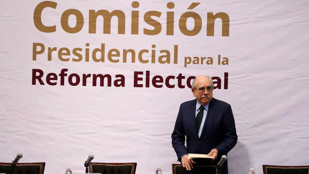 Pablo Gómez presenta temas de consulta para la reforma electoral