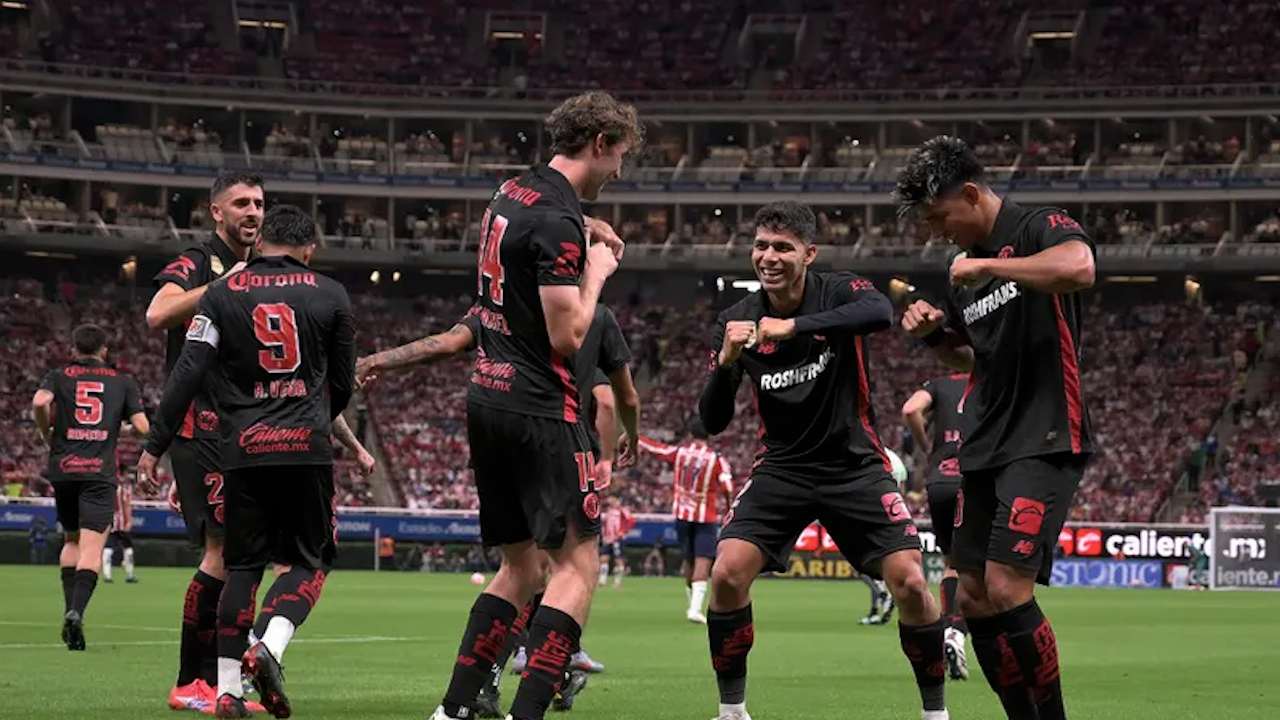 Toluca golea a Chivas para regresarlo a la realidad en la Liga MX