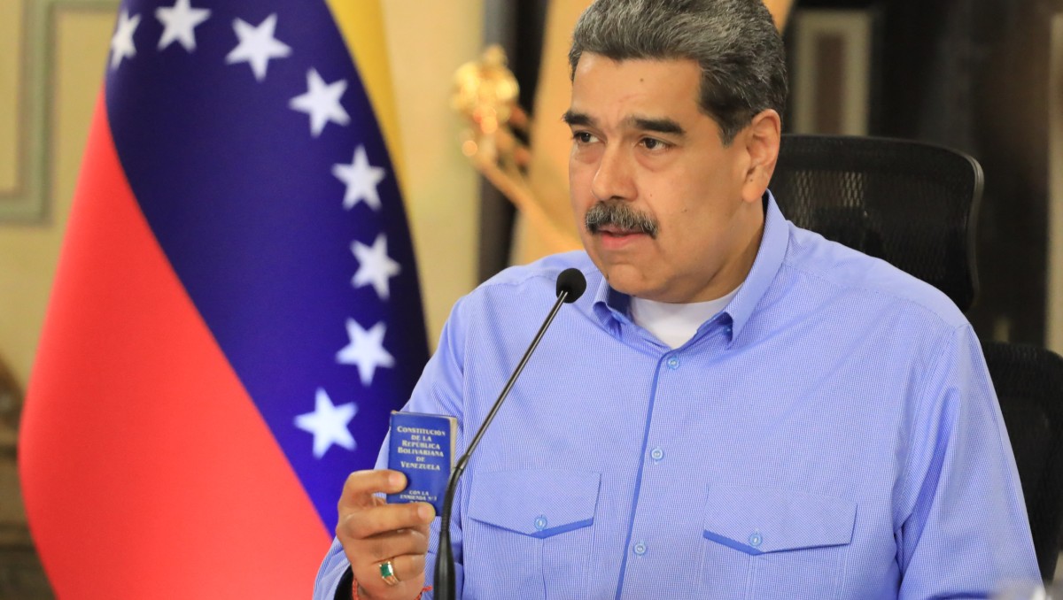 Civiles y militares marcharon para defender a Venezuela y rechazar las "burlas" de Trump a milicianas de su país. (AFP)