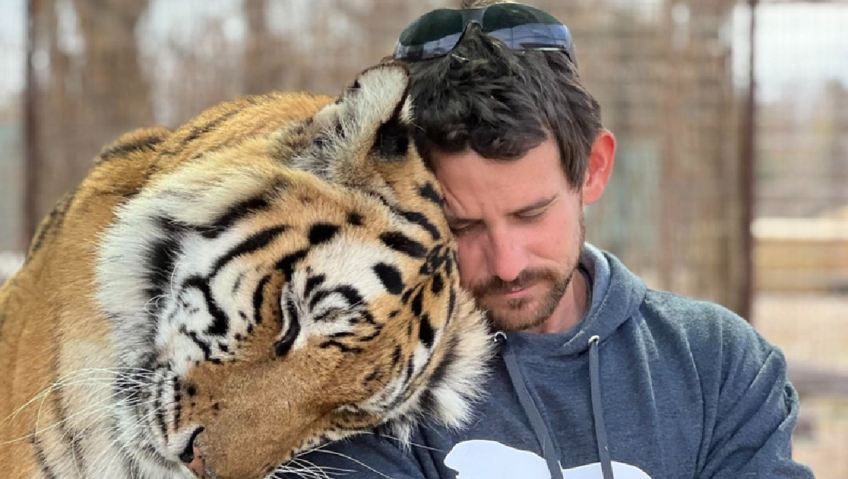 El cuidador Ryan Easley fue atacado por uno de los tigres | Especial