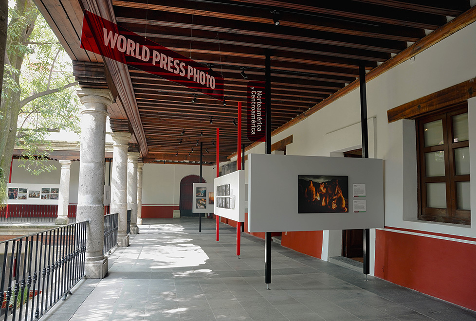 Hasta el 12 de octubre se exhiben 144 fotografías de los ganadores de este año; conflictos políticos, migración y cambio climático, temas centrales.