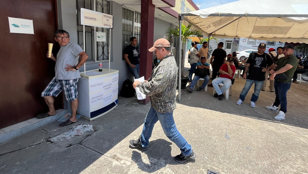 Obreros de Tampico acuden a reclutamiento de Techint en la oficina de SNE en la Delegación Zona Norte. (Yazmín Sánchez)