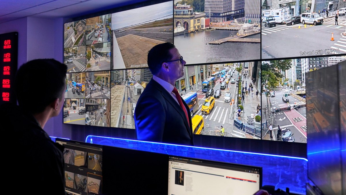 Al paralizar las torres de comunicaciones, también podrían haber impedido llamadas al 911 y servicios de emergencia en NY. (AP)