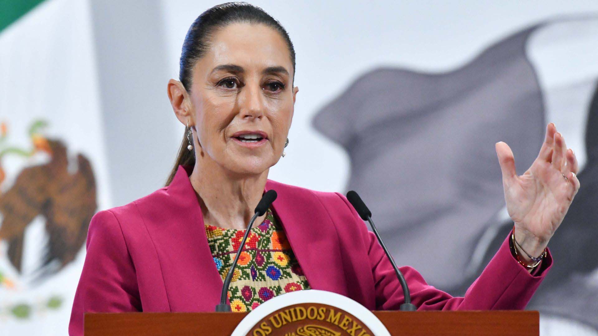 Sheinbaum descarta prohibir compra de refrescos con vales o pensión Bienestar