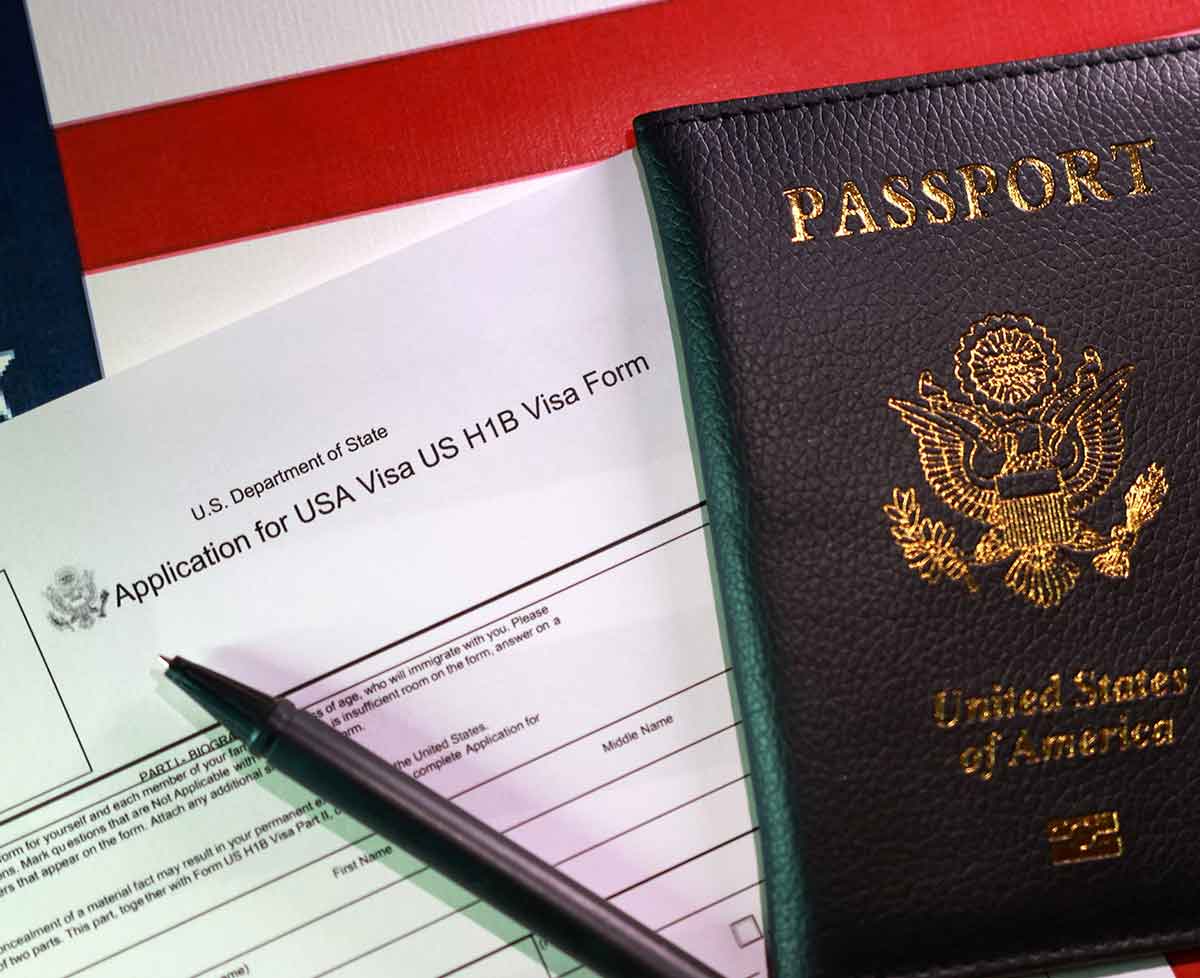Donald Trump ha puesto una tarifa de 100 mil dólares a las solicitudes de los trabajadores con visa H-1B. REUTERS.
