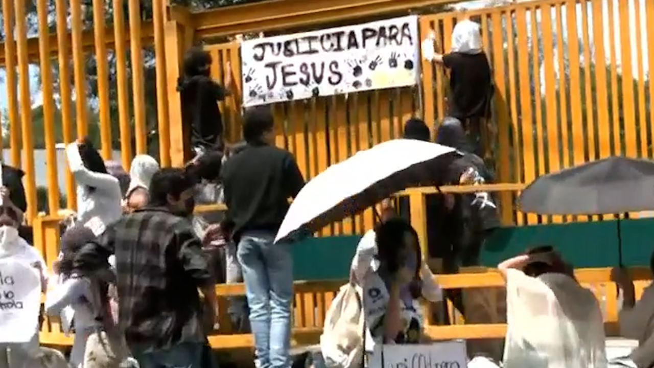 Estudiantes del CCH Sur marchan para exigir alto a la violencia y mayor seguridad tras ataque