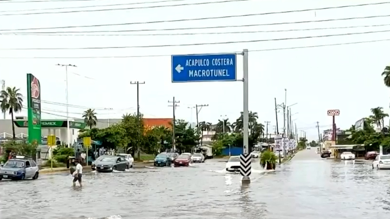 Fuertes lluvias en Acapulco provocan inundaciones y la suspensión de clases
