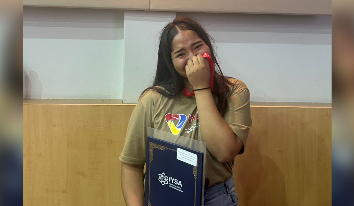 La noticia de obtener medalla de oro, hizo que Dana Paola Salmerón Ruvalcaba se emocionara hasta las lágrimas. (cortesía)