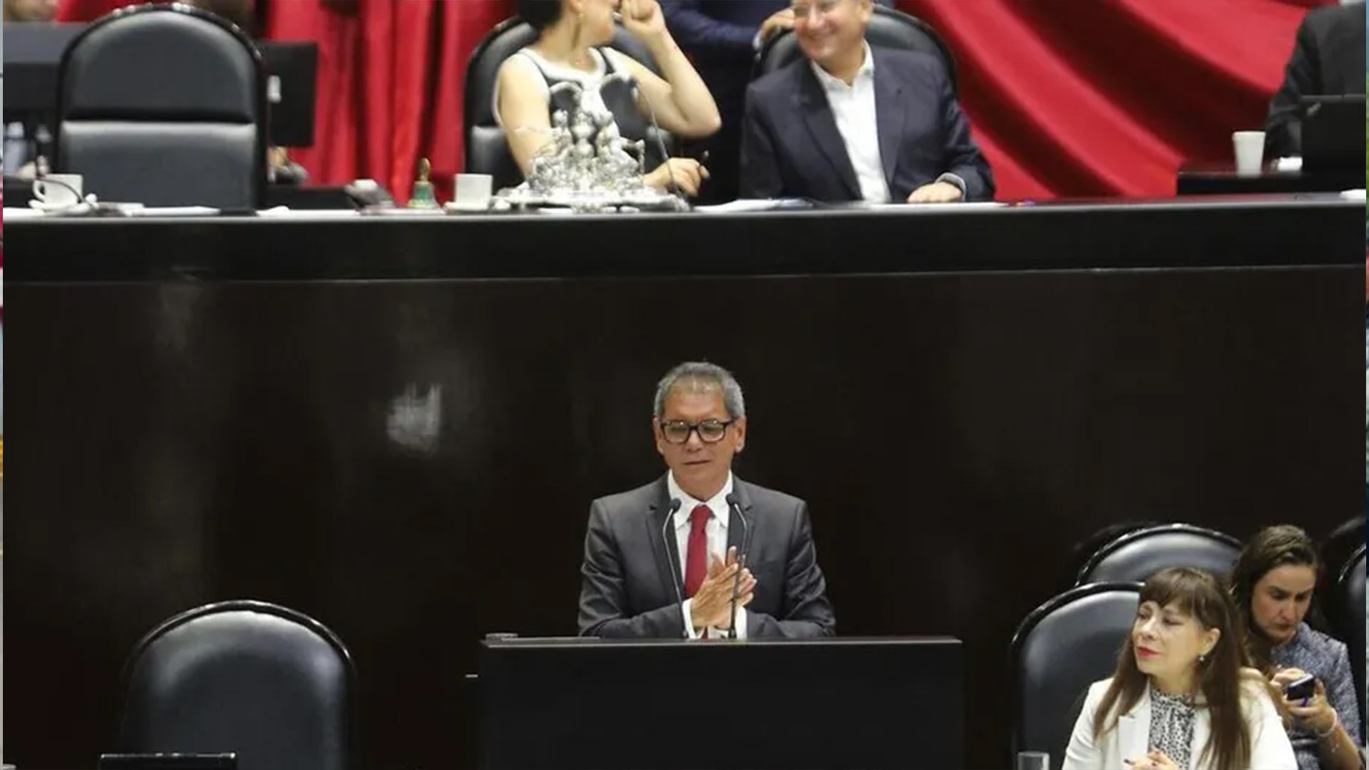 El secretario de Hacienda, Édgar Amador, pide a los diputados apoyo para combatir la evasión fiscal