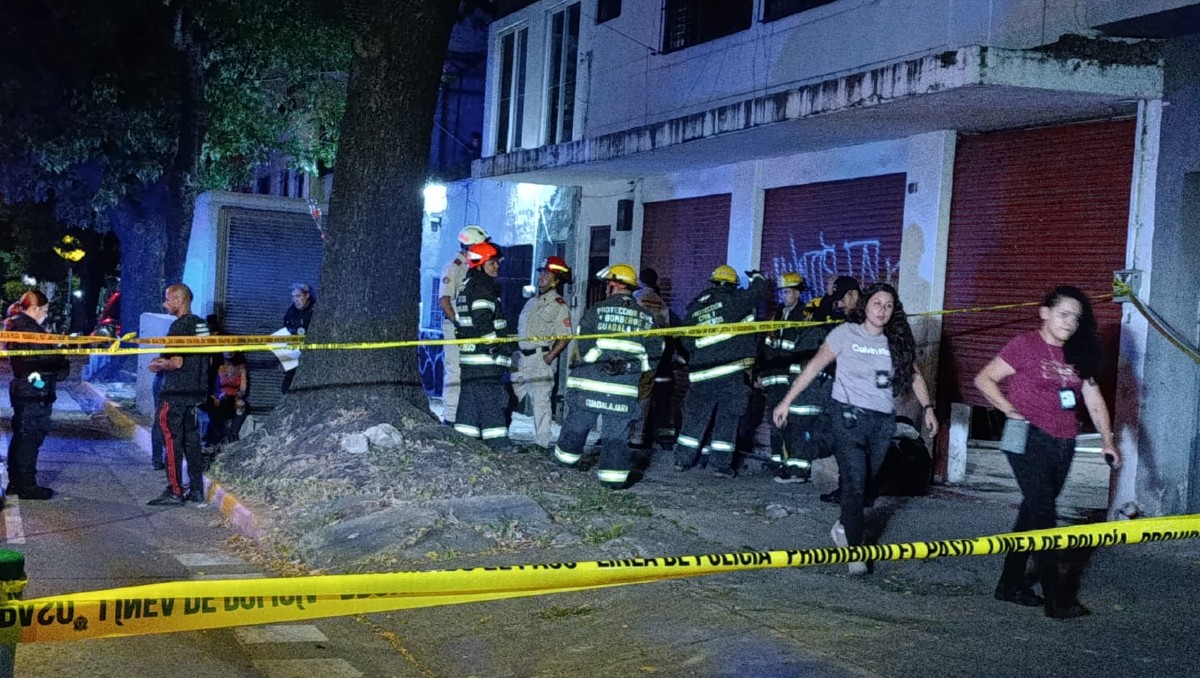 Autoridades resguardan casa donde mujer murió en aljibe en Guadalajara (Vicente Torres Alfaro)