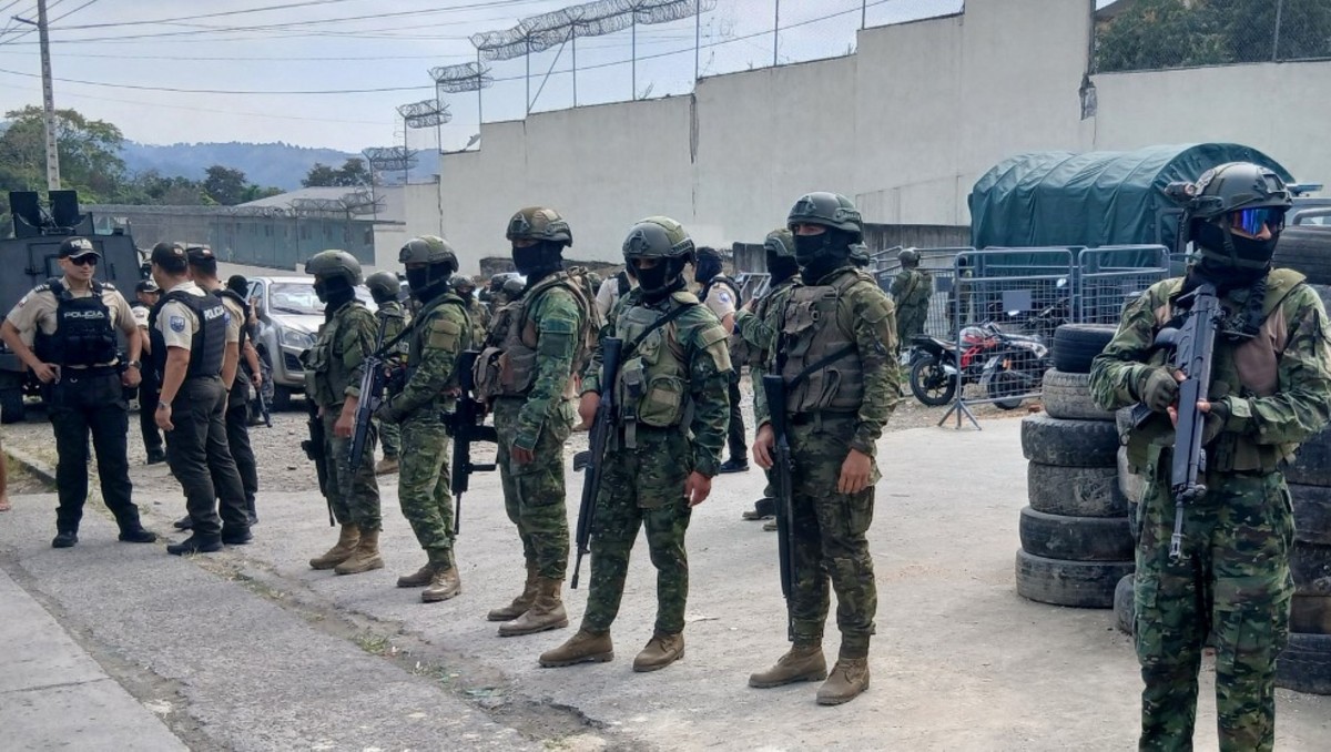Las cárceles ecuatorianas están bajo control de militares desde 2024. | Foto: AFP