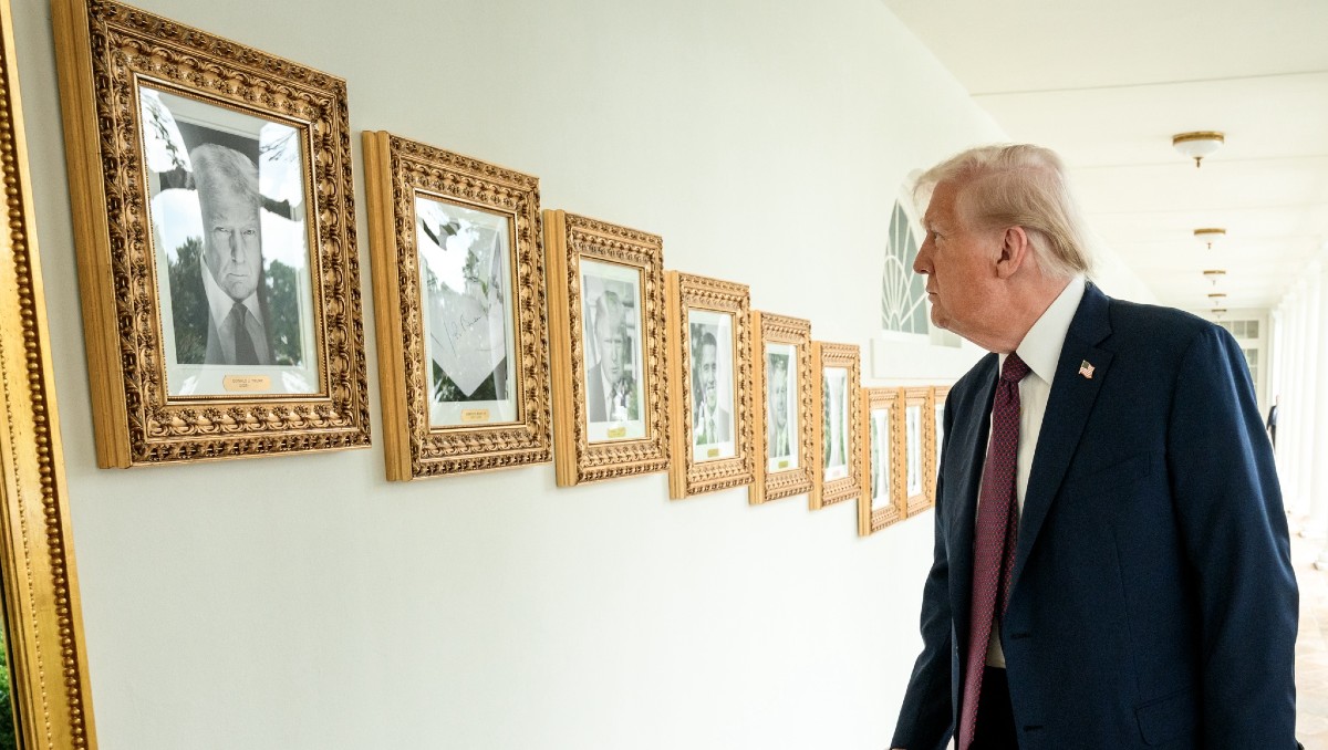 Donald Trump remplazo el retrato oficial con la foto de una máquina. | X