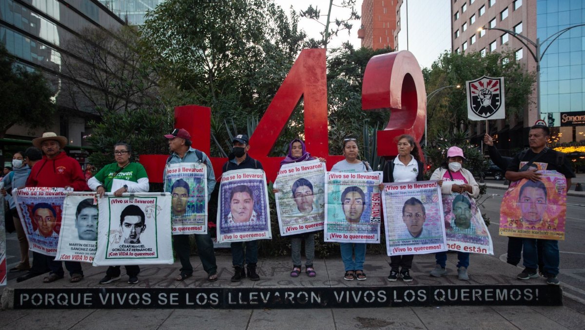 Las investigaciones han sugerido la participación del crimen organizado y autoridades corruptas en la desaparición de los normalistas | Cuartoscuro