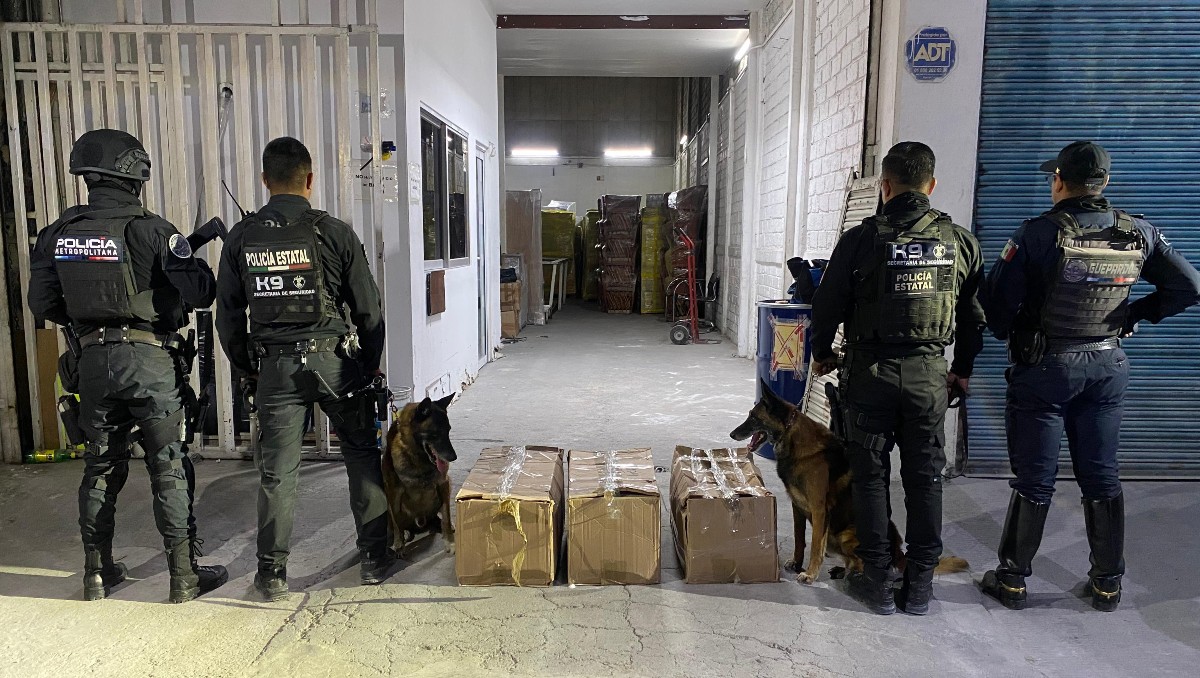 Oficiales estatales aseguran drogas en un negocio de Guadalajara (Cortesía)