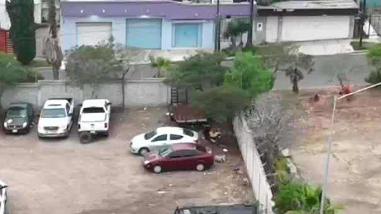 Reportan quema de patrullas por arrestos de criminales en Baja California; hay tres detenidos