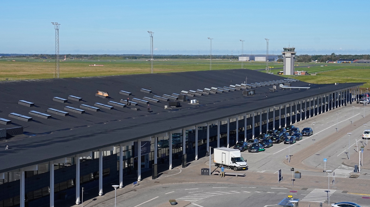Aeropuerto de Aalborg cerró tras detectar vuelos con drones. | AFP