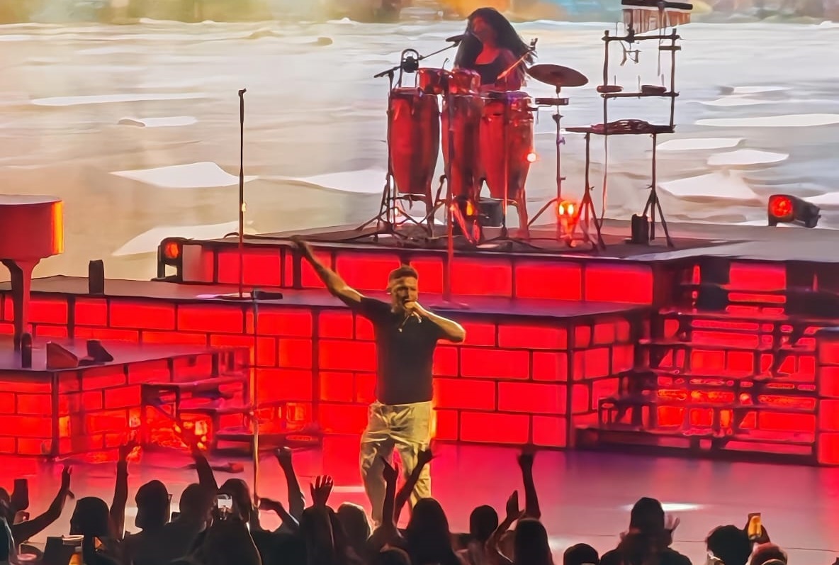 Alejandro Sanz en el auditorio Telmex. (Martín Quirarte)