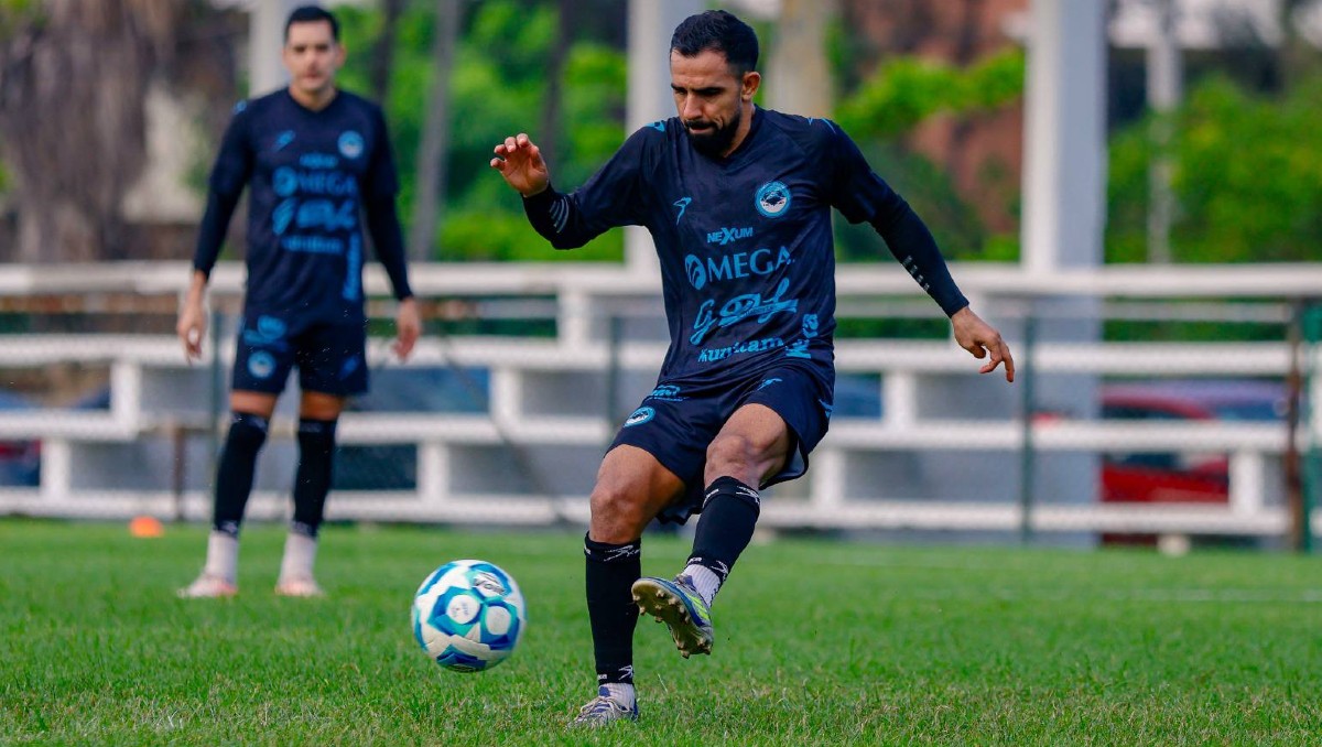 Alonso Escoboza, mediocampista de la Jaiba Brava.