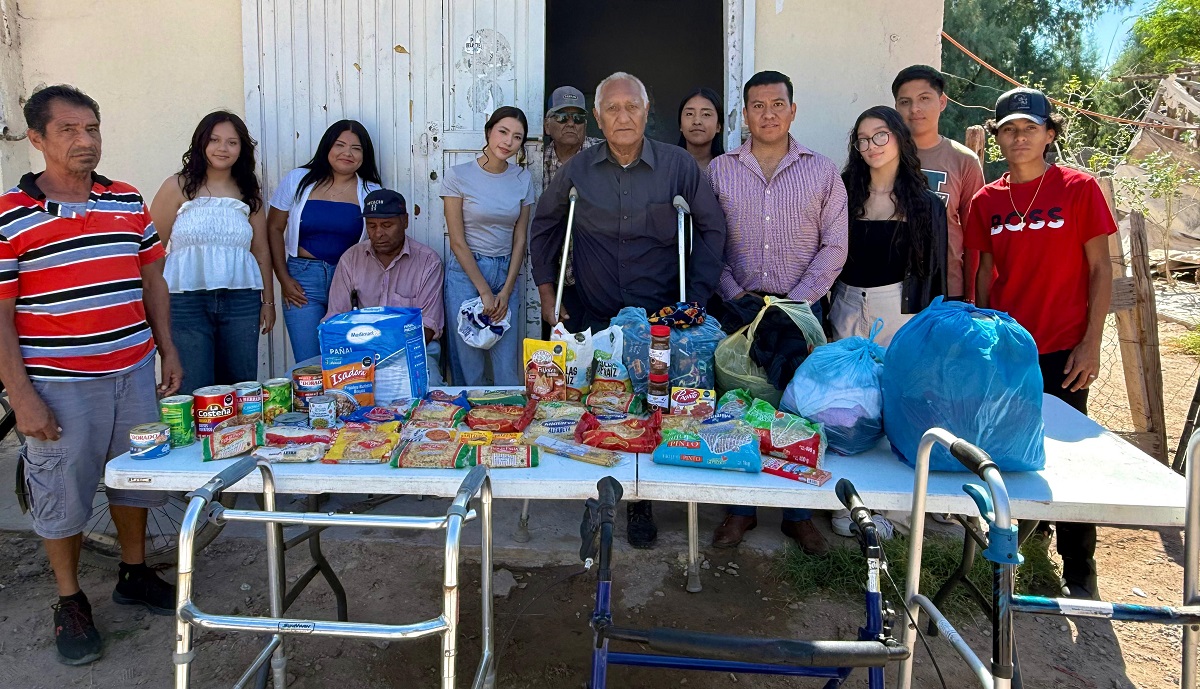 Bernando Hernández Muñoz y alumnos dentro de los comités Lobos al Rescate. (cortesía)
