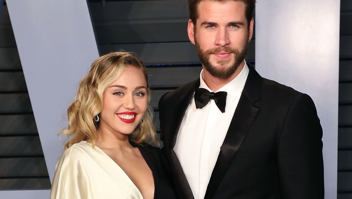 Entre cartas y prendas, Miley guarda recuerdos de su relación con Liam Hemsworth que reflejan momentos importantes de su vida y carrera.