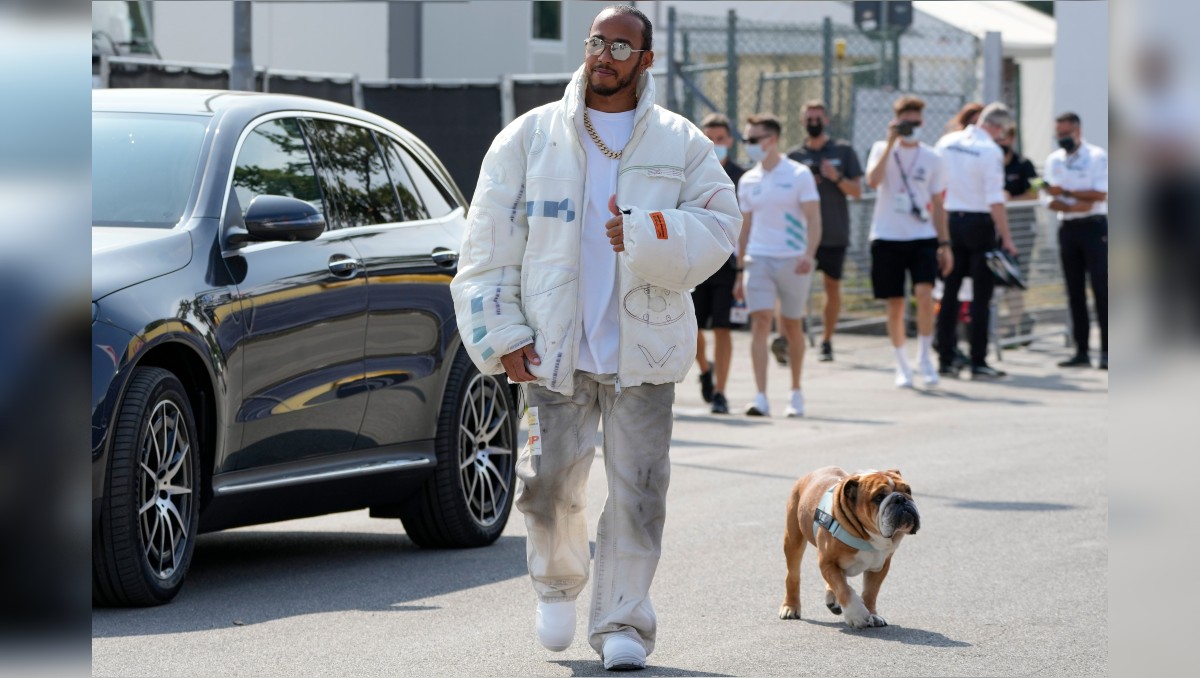 Lewis Hamilton comparte que su perro se encuentra en coma (Reuters)