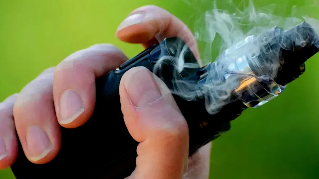 Sheinbaum envía iniciativa para prohibir vapeadores; propone hasta 8 años de cárcel