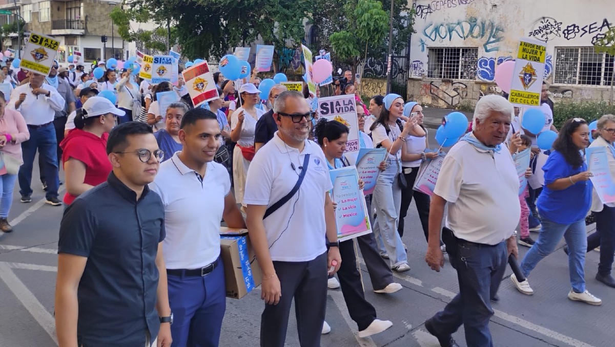 Manifestantes pro vida marcharon en calles de Guadalajara este sábado (Gloria Reza)