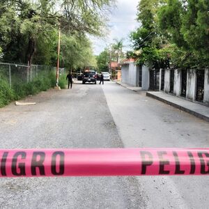 Localizan a hombre muerto en un terreno baldío en la colonia Joaquín Garza y Garza en Juárez