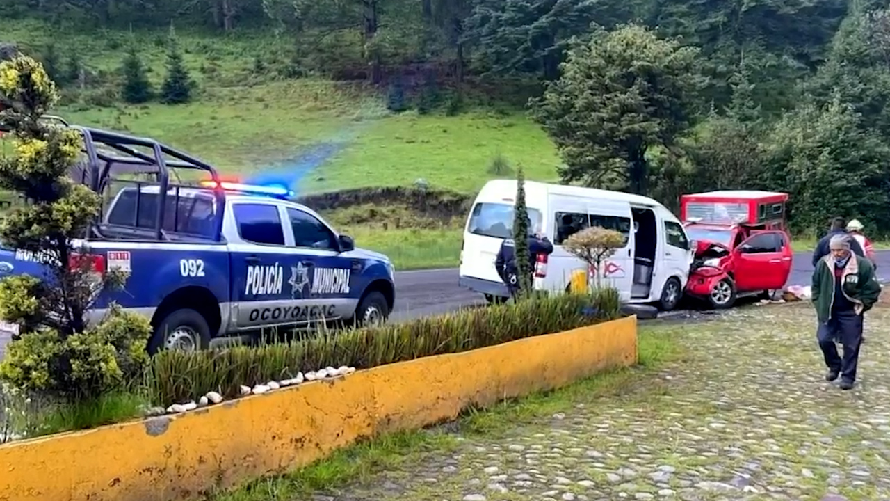 Edomex: Accidente entre un automóvil y una combi deja a 4 personas lesionadas