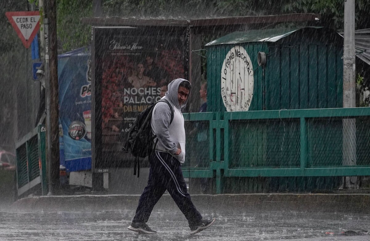 La lluvia provocó inundaciones en la ciudad. | Cuartoscuro