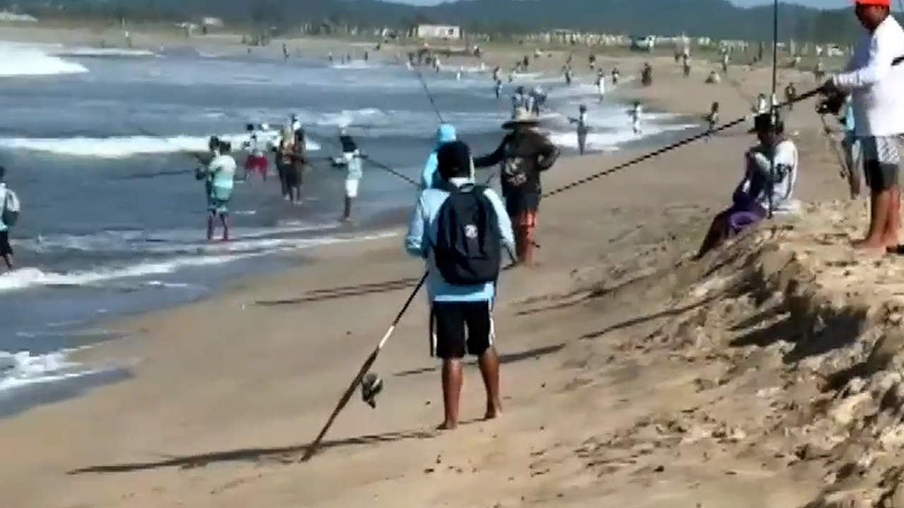 Playa Corralero de Oaxaca empieza a recuperarse tras 3 meses del paso del huracán ‘Erick’